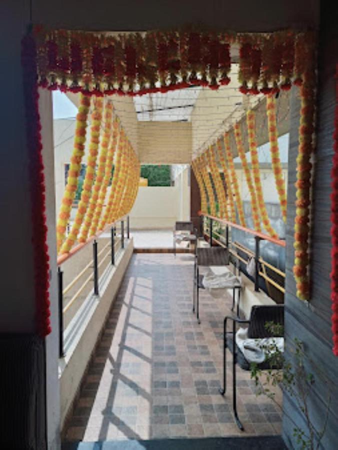 Atithi Guest House,ナーシク エクステリア 写真